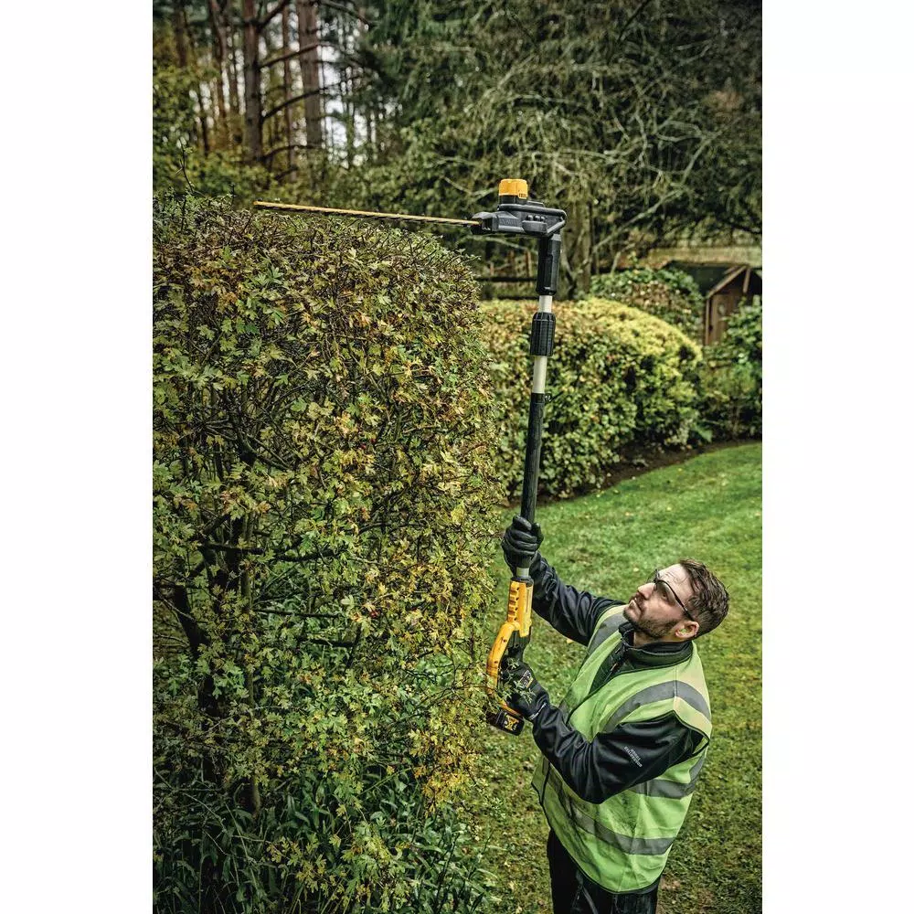 Trimmers DEWALT 20V MAX Lithium-Ion Cordless Pole Hedge Trimmer Kit With (1) Battery 4.0Ah, Charger, Sheath And Shoulder Strap Included - Image 2