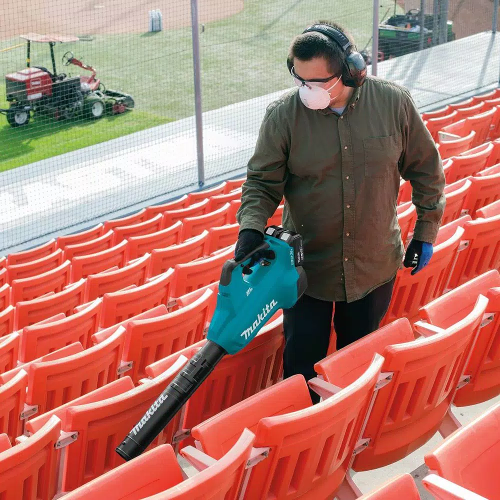 Leaf Blowers Makita 18-Volt X2 (36V) LXT 473 CFM 120 MPH Brushless Cordless Blower Kit With 4 Batteries (5.0Ah) With Flat End Nozzle, XBU02Z - Image 3