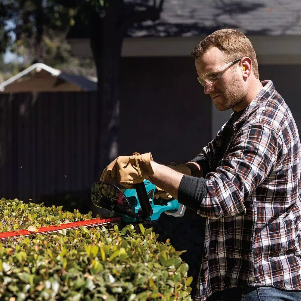 Trimmers Makita 18-Volt LXT Lithium-Ion Brushless String Trimmer Kit With Bonus 22 In. 18-Volt LXT Lithium-Ion Cordless Hedge Trimmer 3 Trimmers Makita 18-Volt LXT Lithium-Ion Brushless String Trimmer Kit With Bonus 22 In. 18-Volt LXT Lithium-Ion Cordless Hedge Trimmer - Image 3