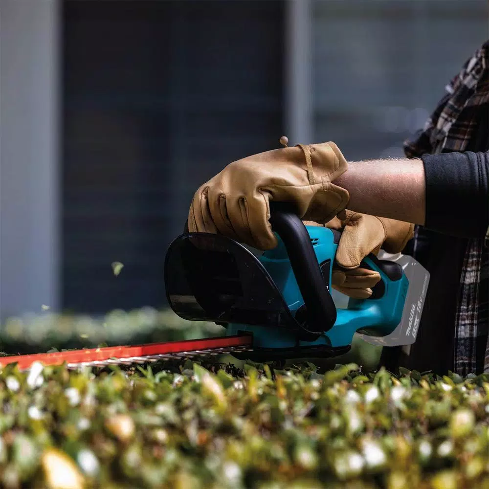Trimmers Makita 18-Volt LXT Lithium-Ion Brushless String Trimmer Kit With Bonus 22 In. 18-Volt LXT Lithium-Ion Cordless Hedge Trimmer 2 Trimmers Makita 18-Volt LXT Lithium-Ion Brushless String Trimmer Kit With Bonus 22 In. 18-Volt LXT Lithium-Ion Cordless Hedge Trimmer - Image 2
