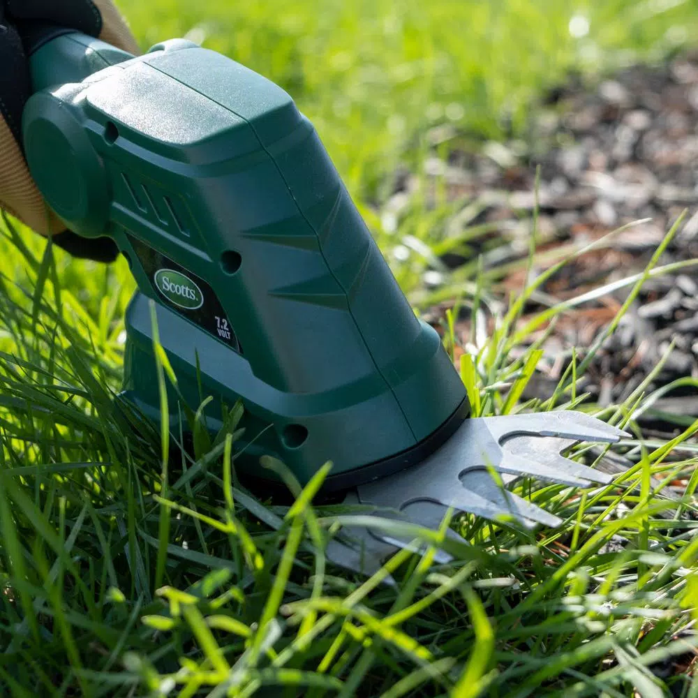 Trimmers Scotts 7.2-Volt Lithium-Ion Cordless Grass And Shrub Shear – 2 Ah Battery And Charger Included 2 Trimmers Scotts 7.2-Volt Lithium-Ion Cordless Grass And Shrub Shear – 2 Ah Battery And Charger Included - Image 2