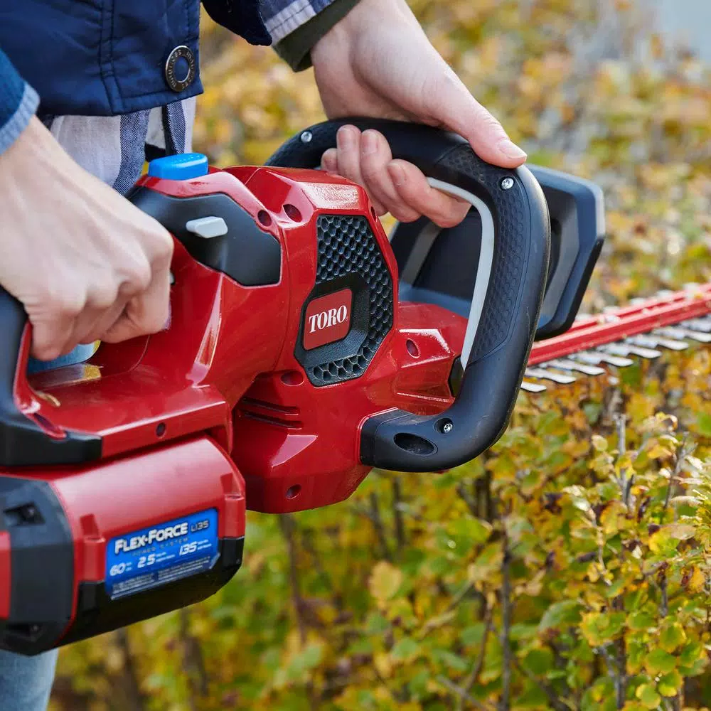 Trimmers Toro Flex-Force 24 In. 60-Volt Max Lithium-Ion Cordless Hedge Trimmer – 2.5 Ah Battery And Charger Included - Image 3
